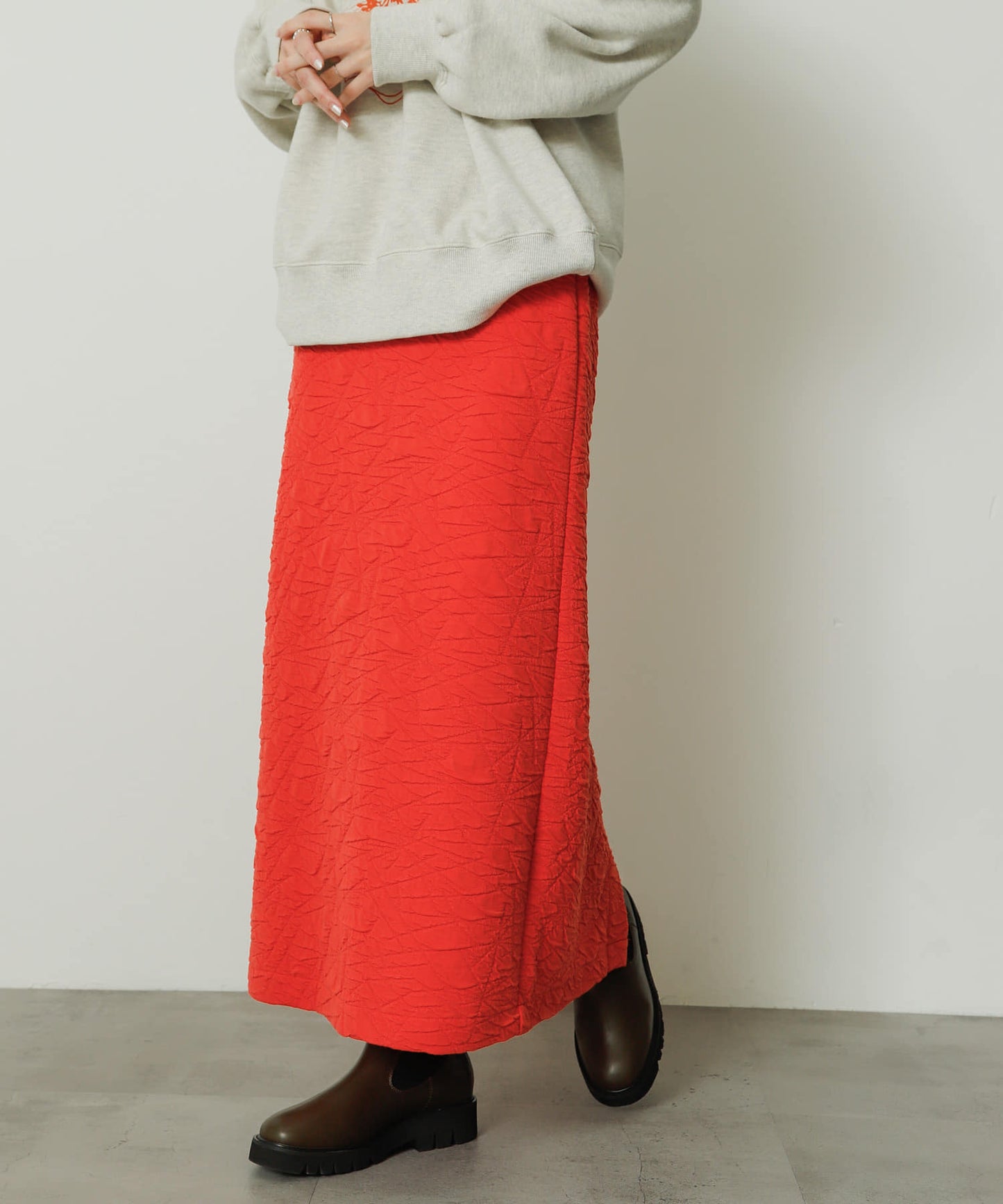 104372048