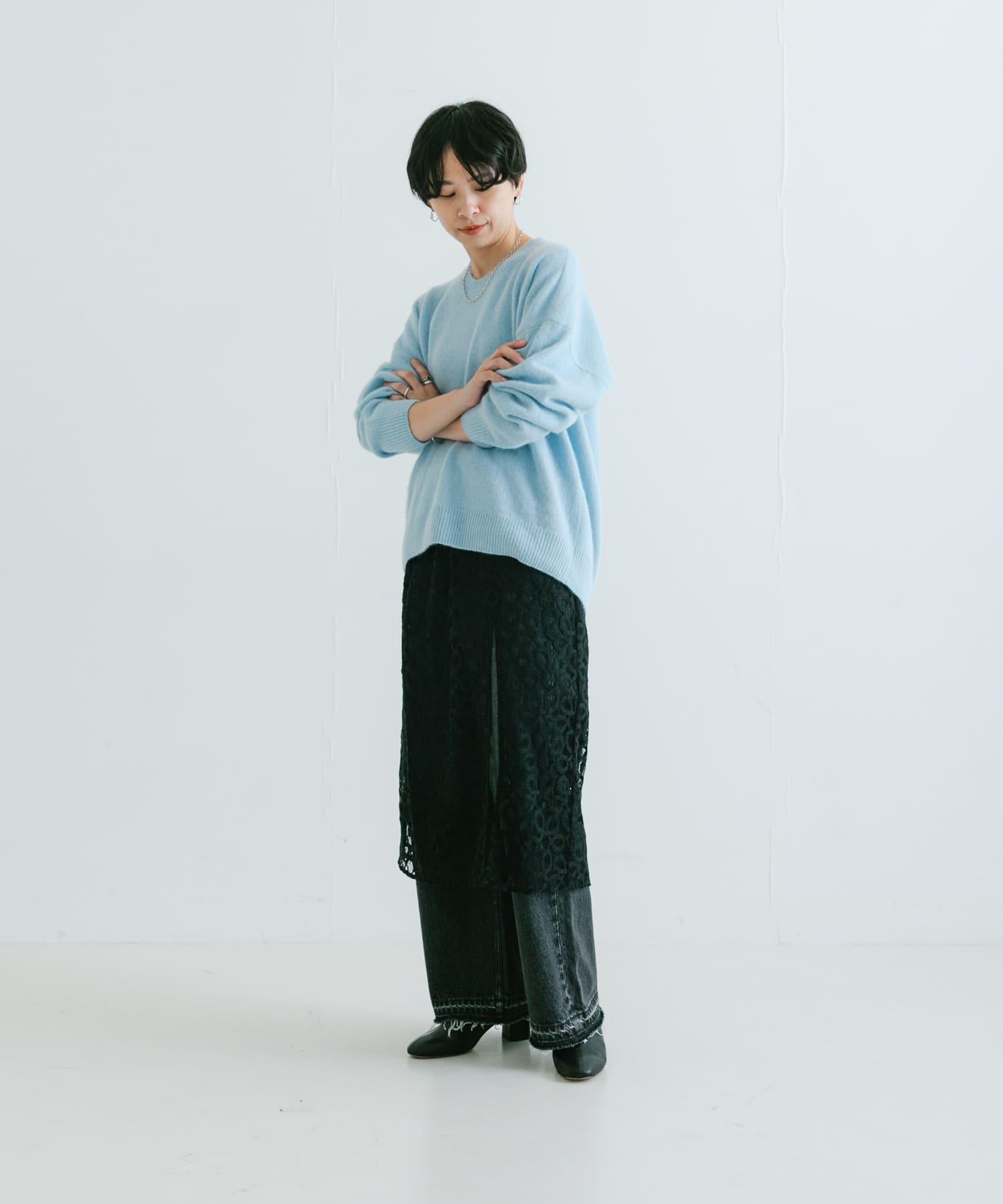 143653738