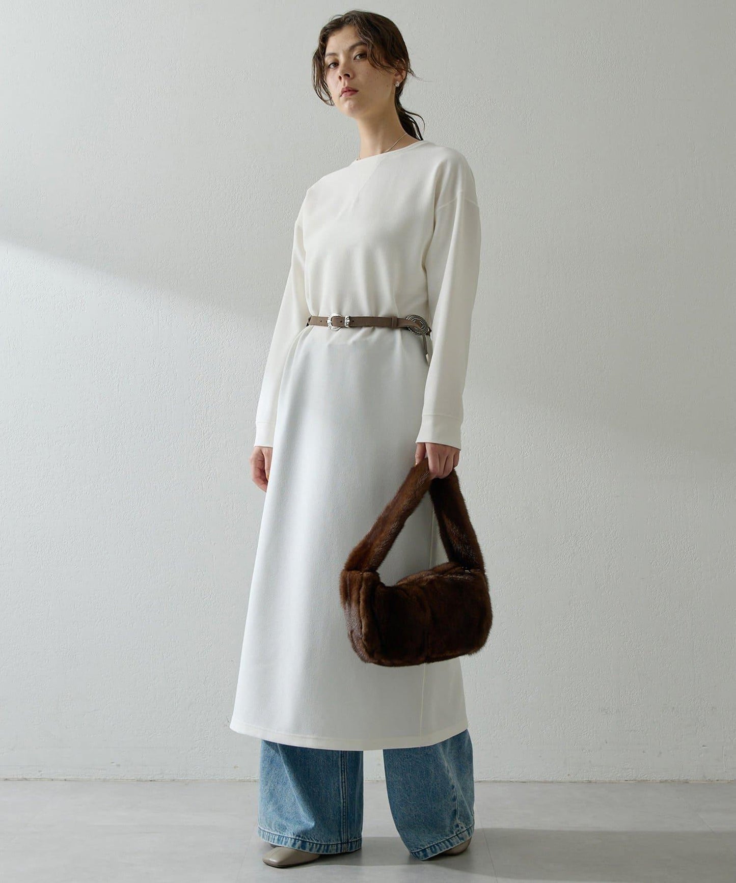 271743590