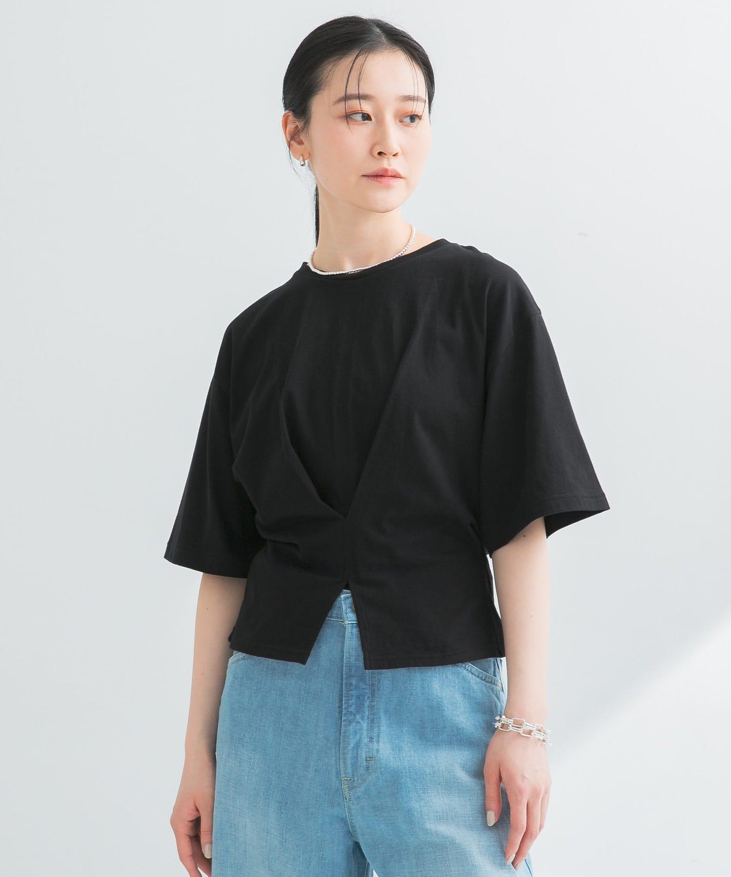 166136735