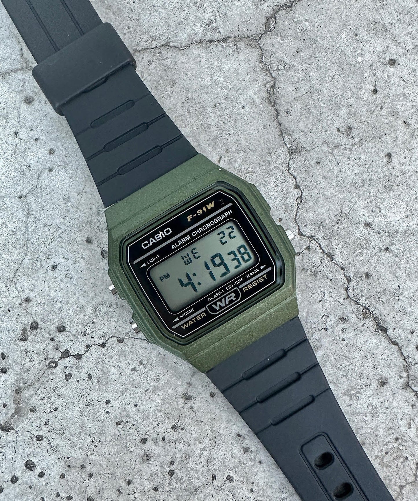 106595893