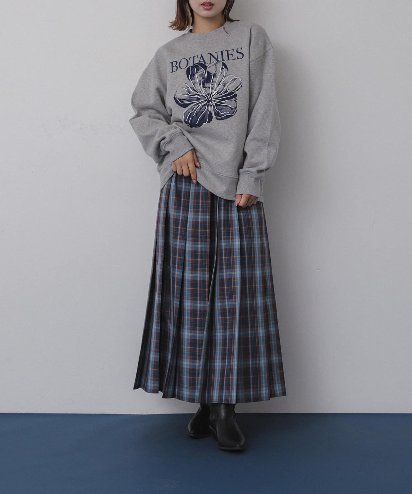 166047704