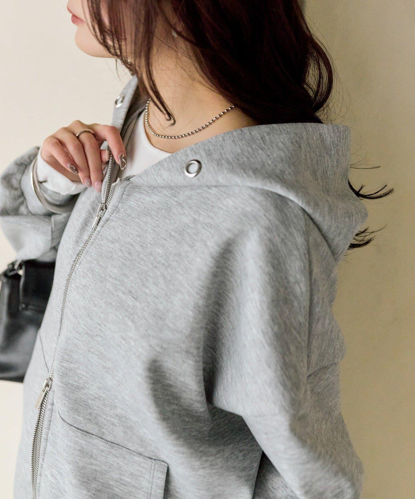 276944053
