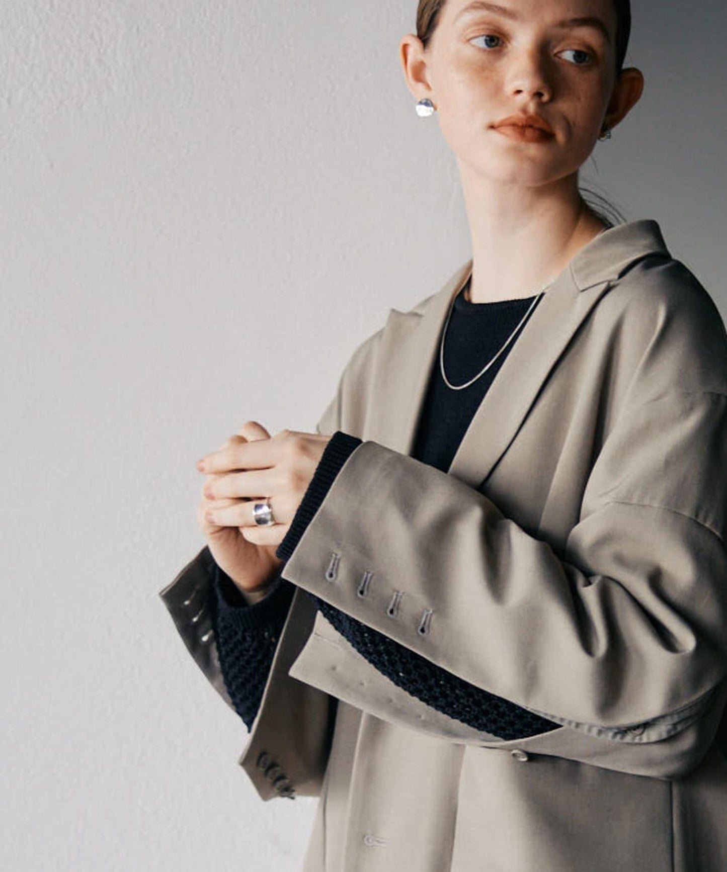 166085636