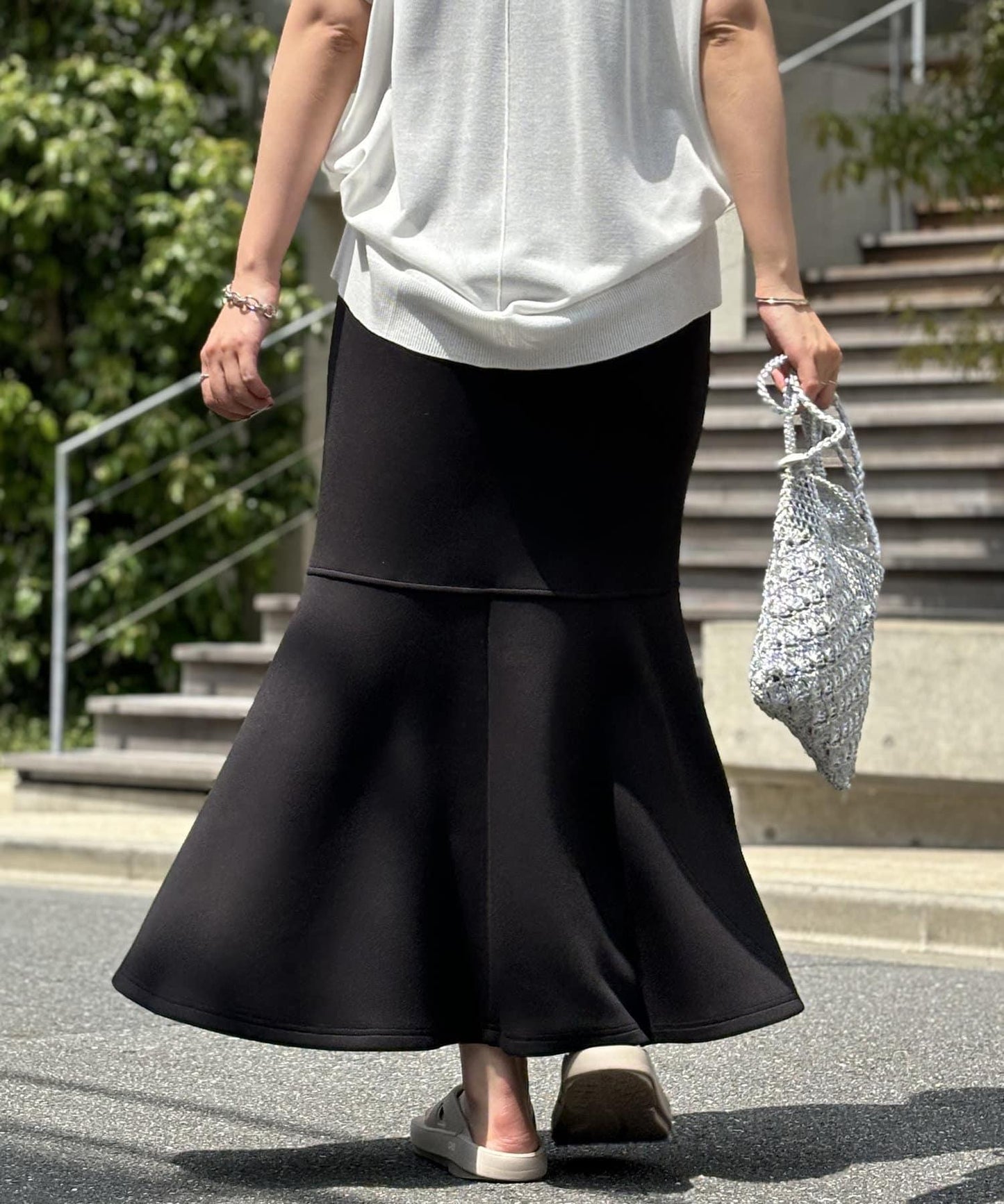 166896918