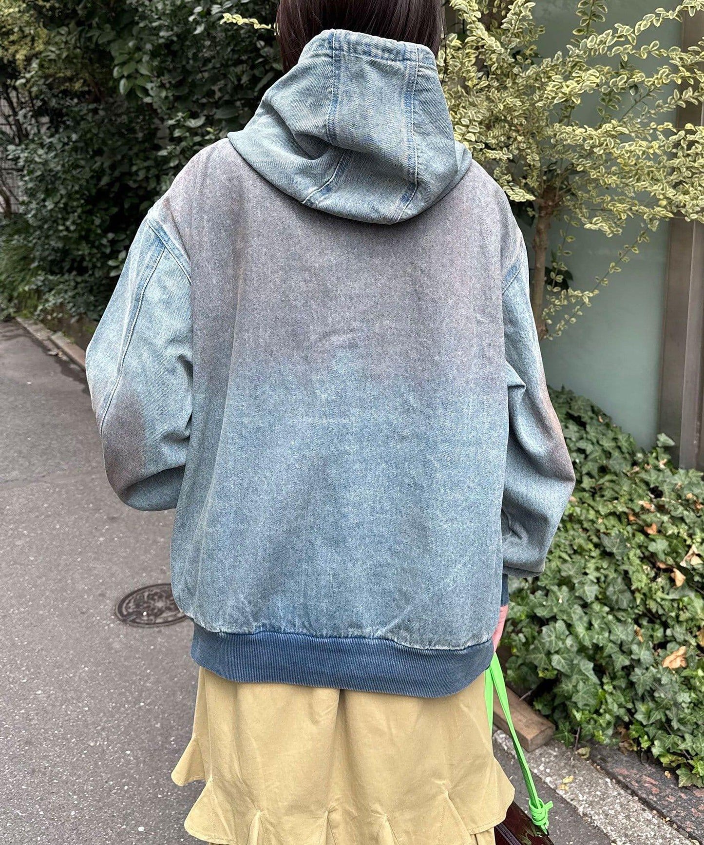 285477911