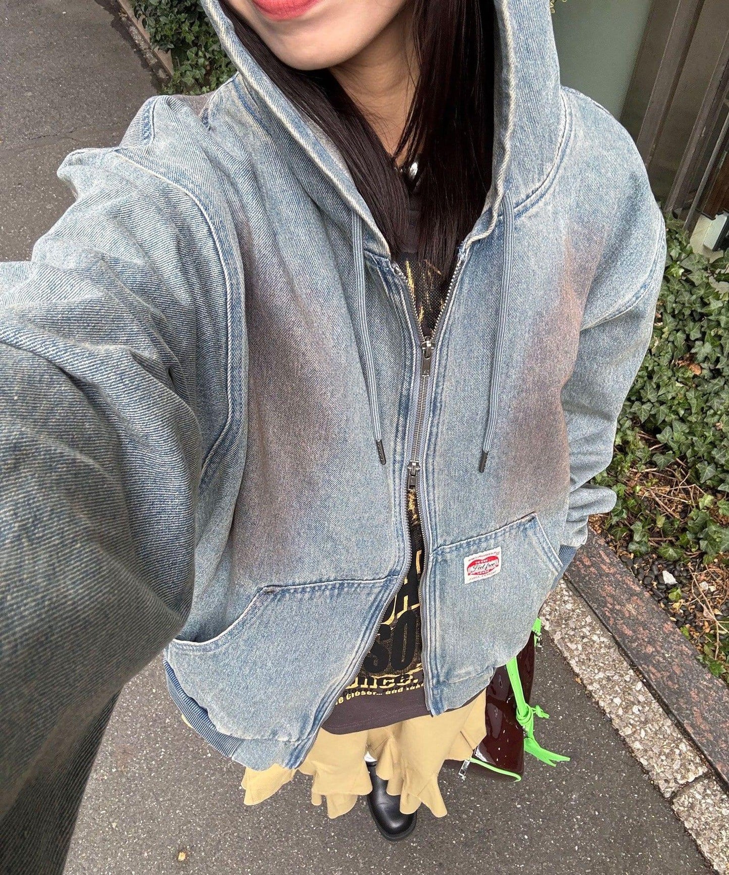 285477911