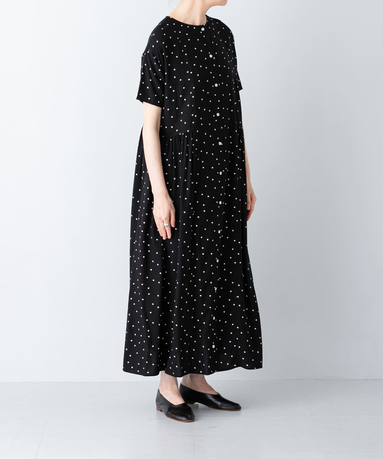 127225649