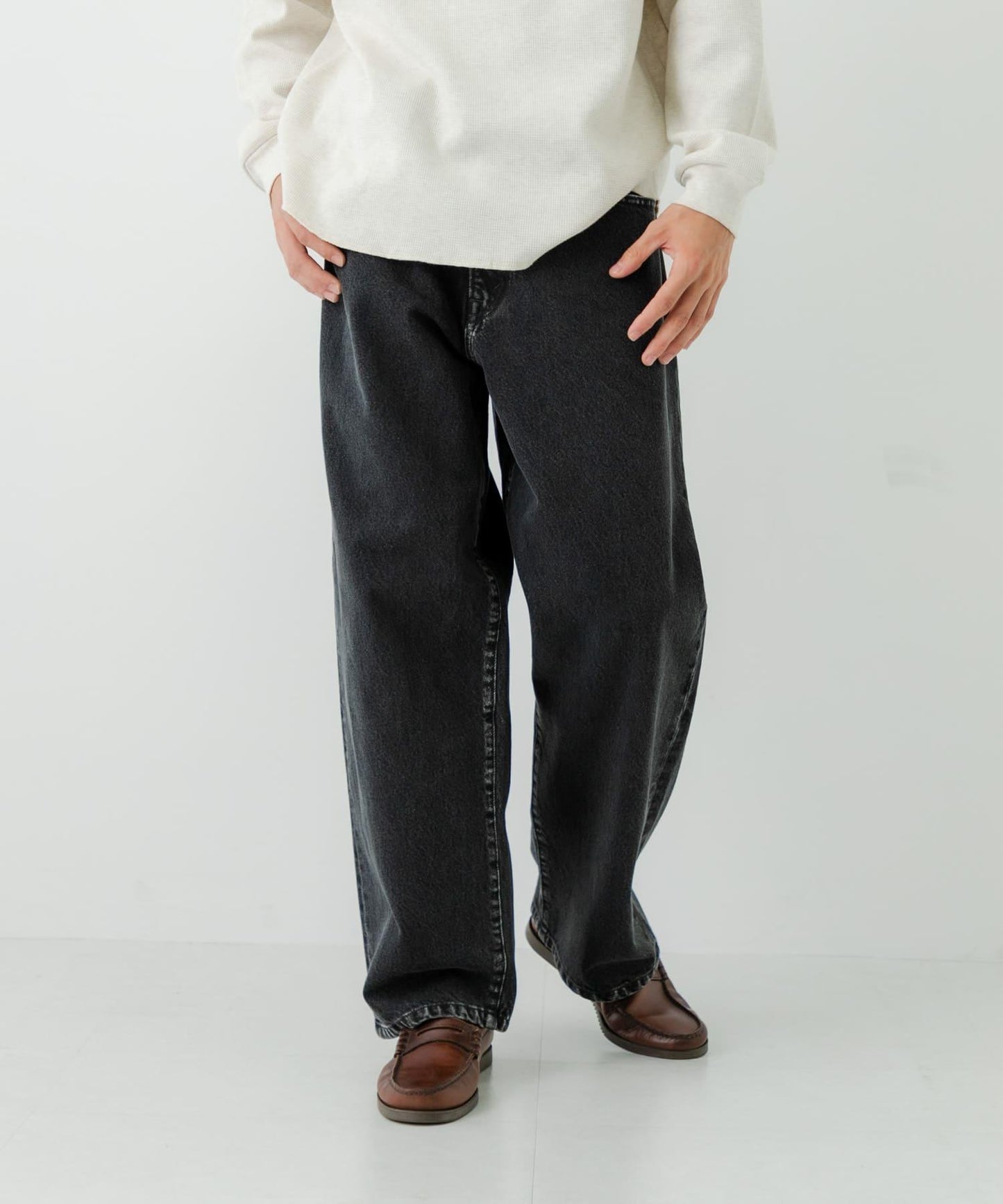 164024806