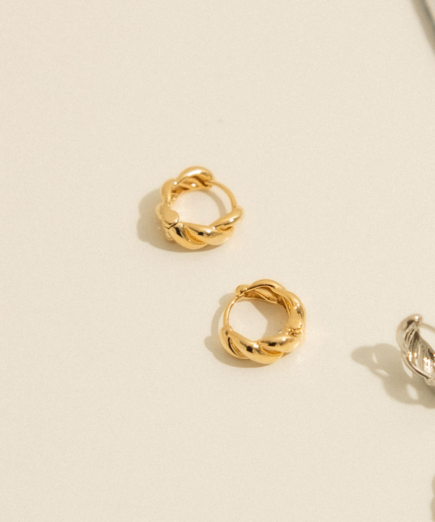 98696943