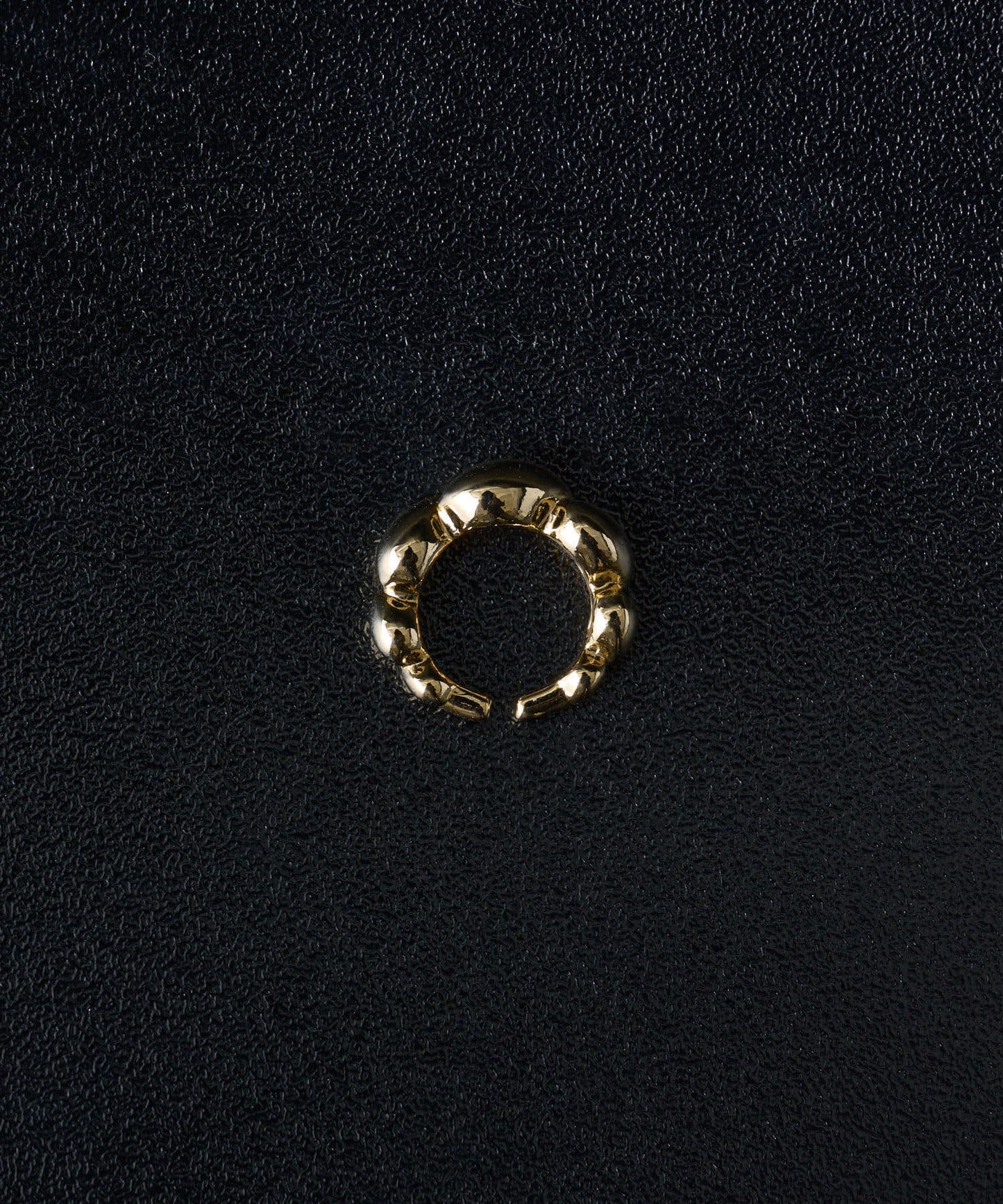 104676496