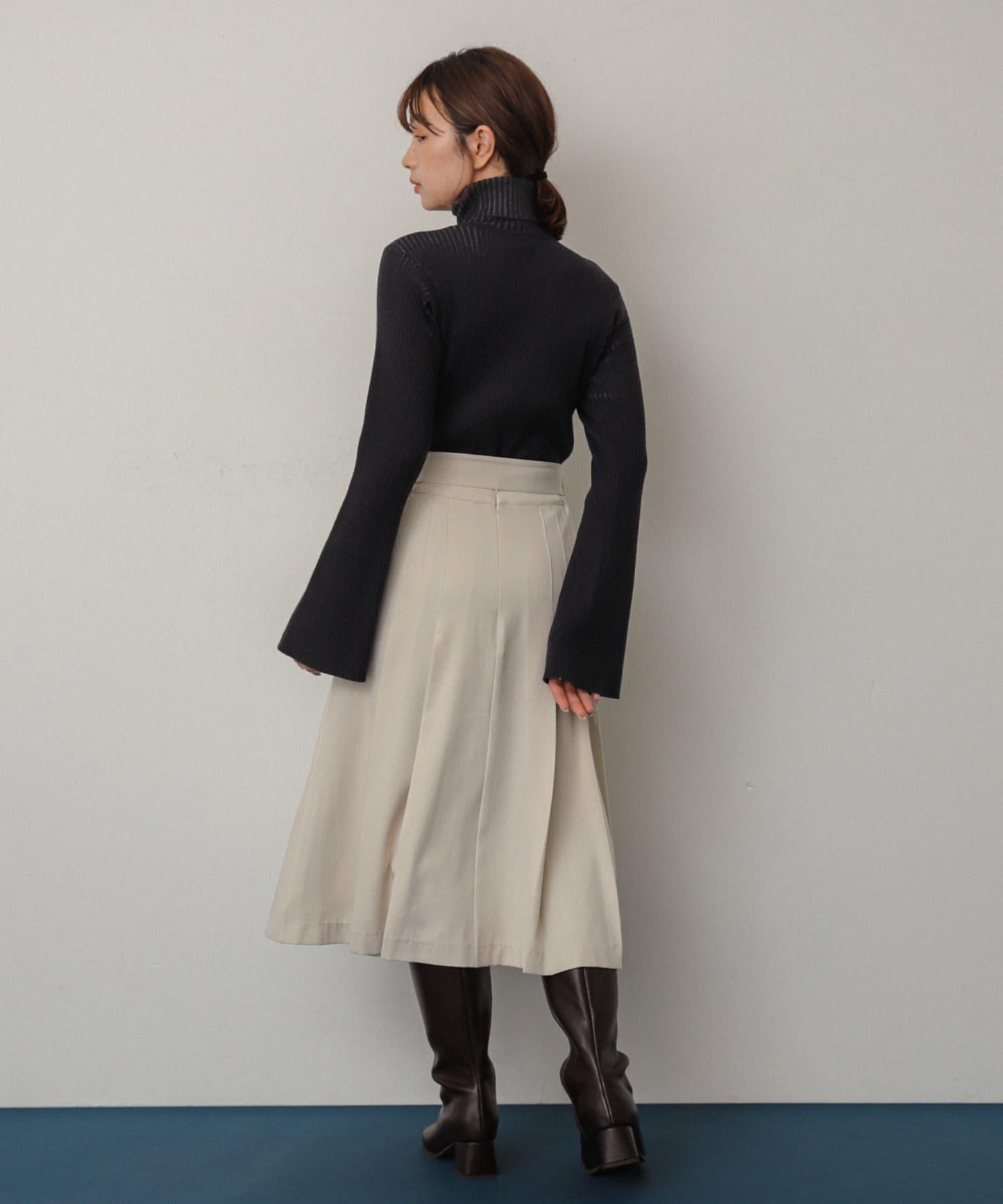 166181887