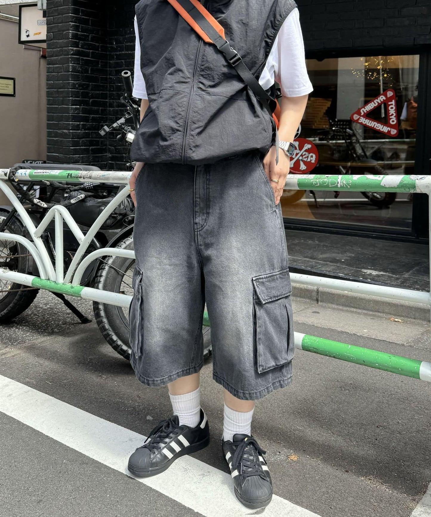 156062892
