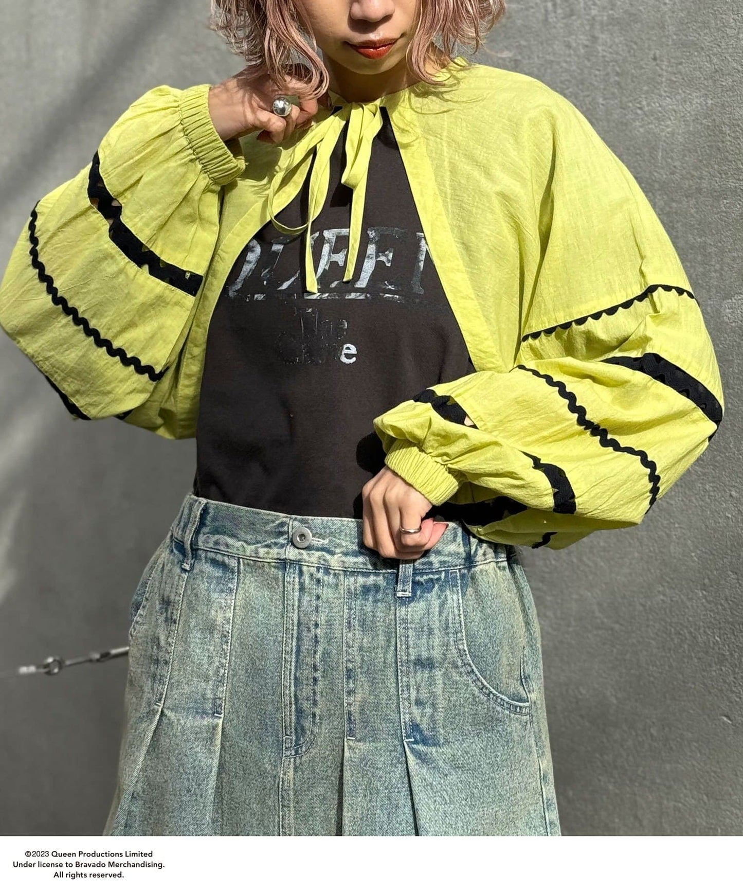 113623972