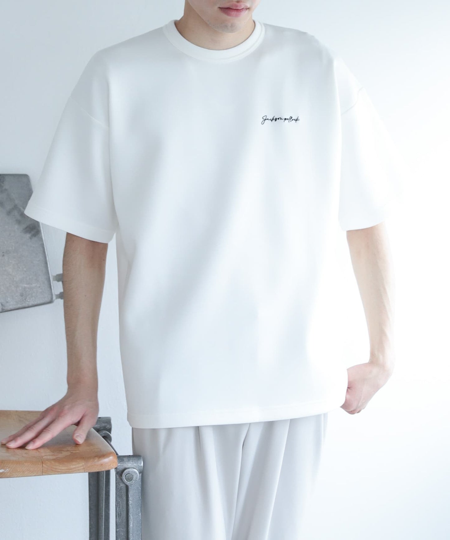 98668900