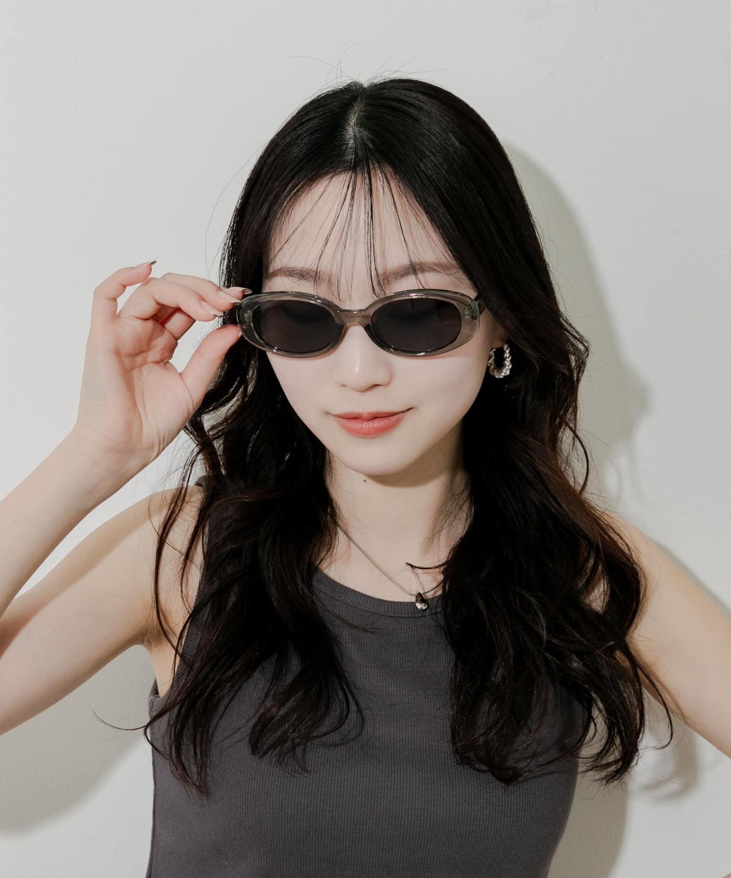 166090608