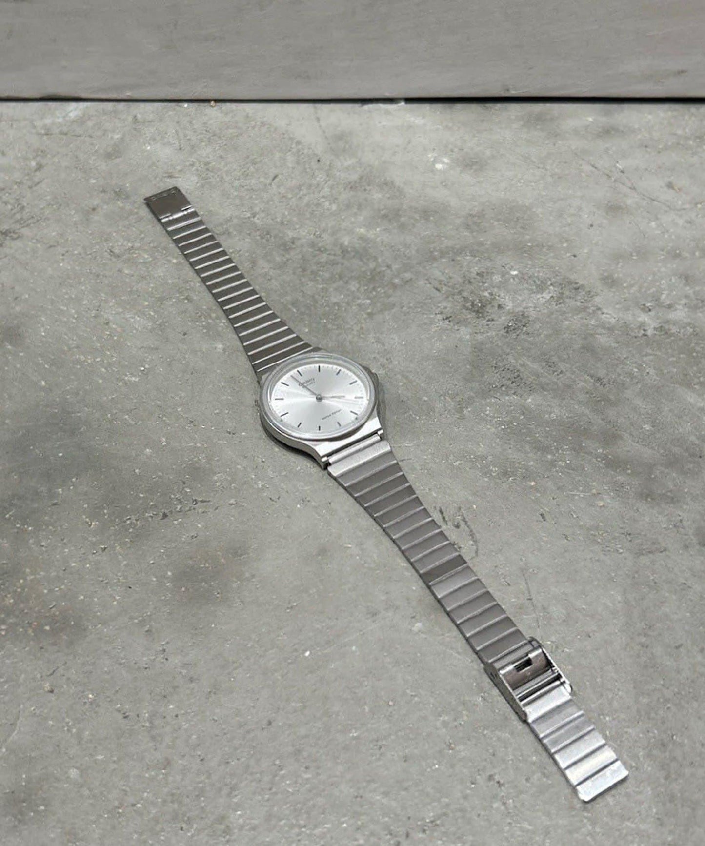 162742340