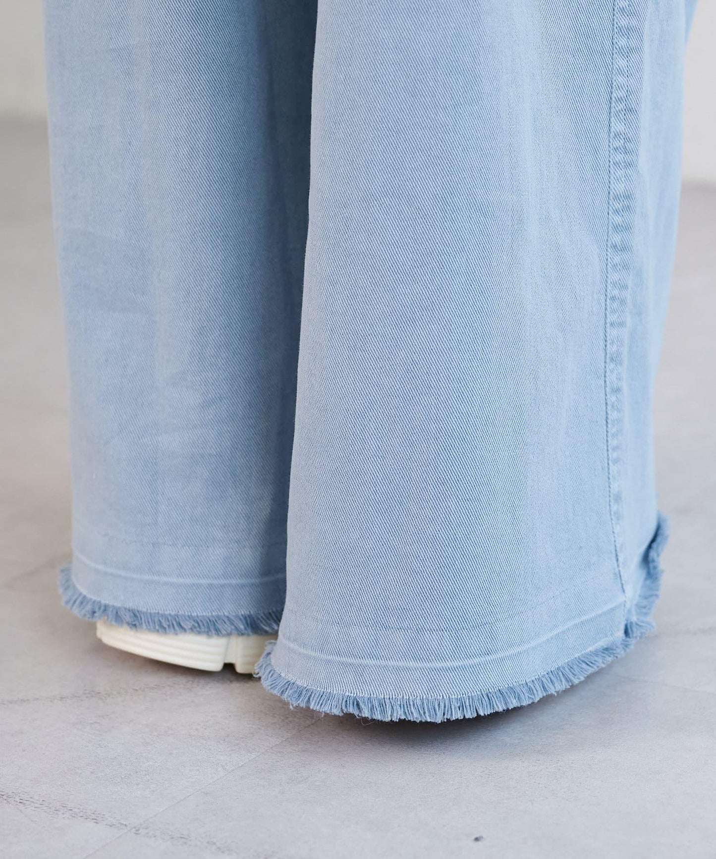 162335830