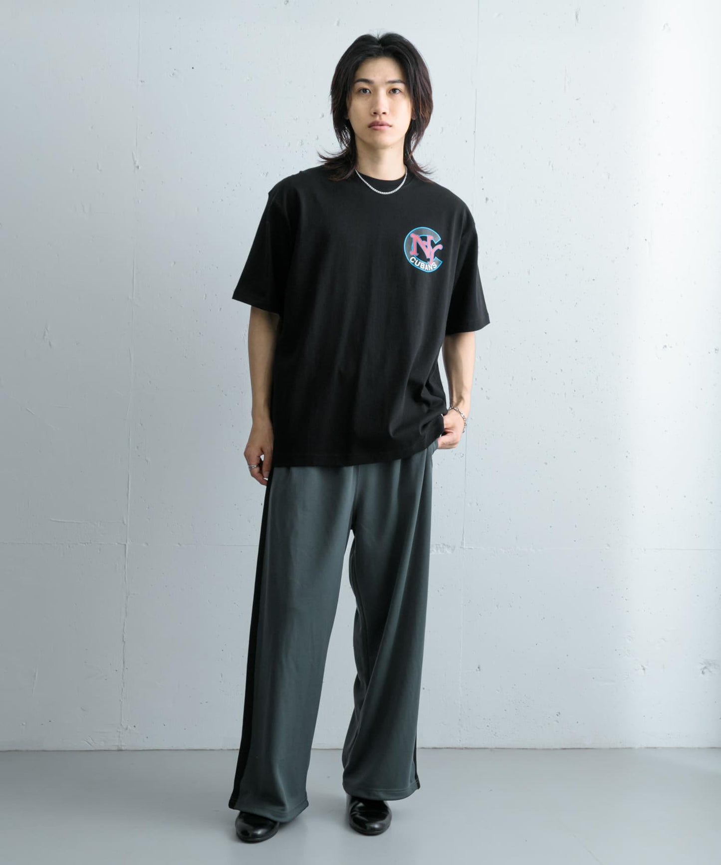 136732735