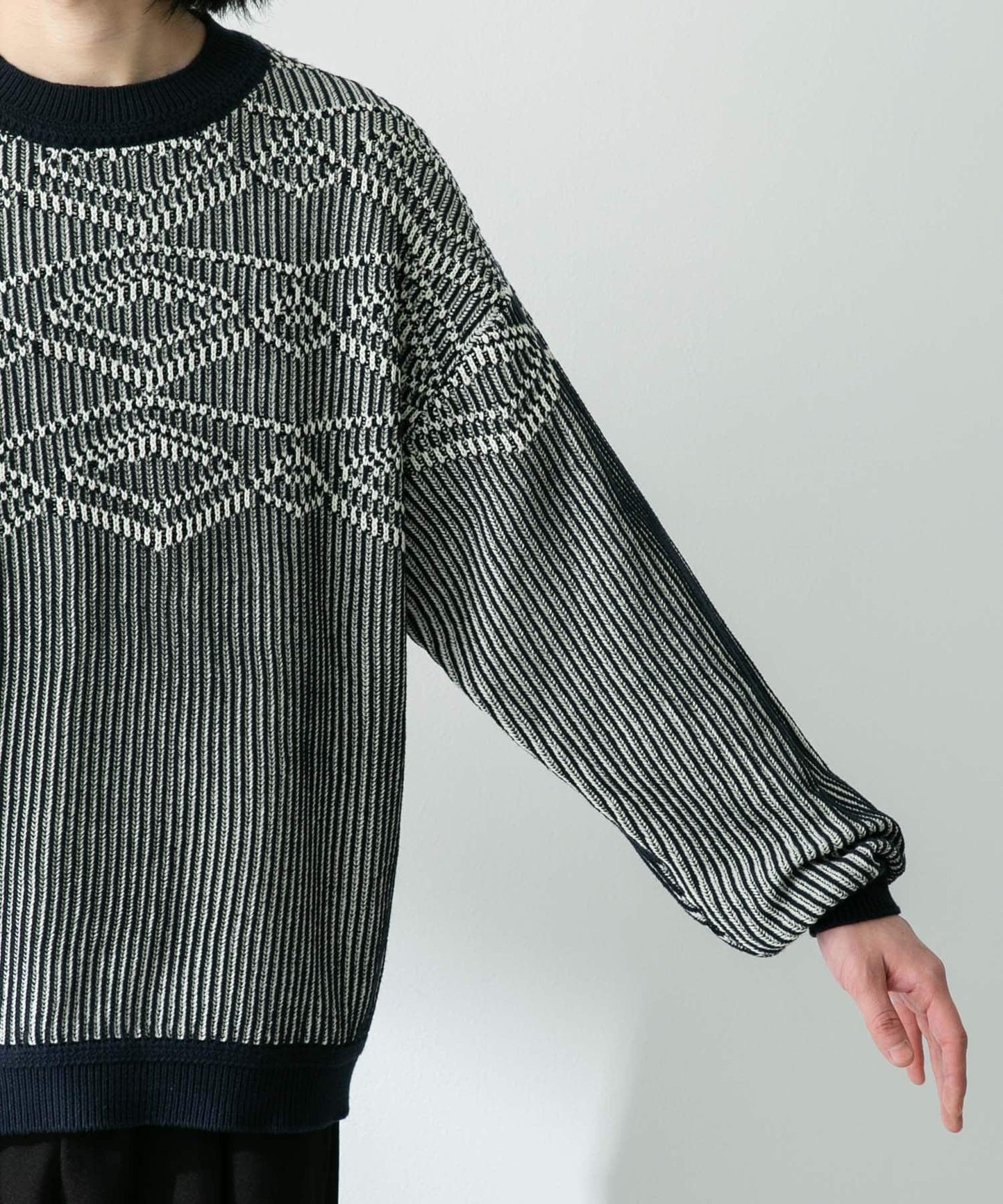 166094049