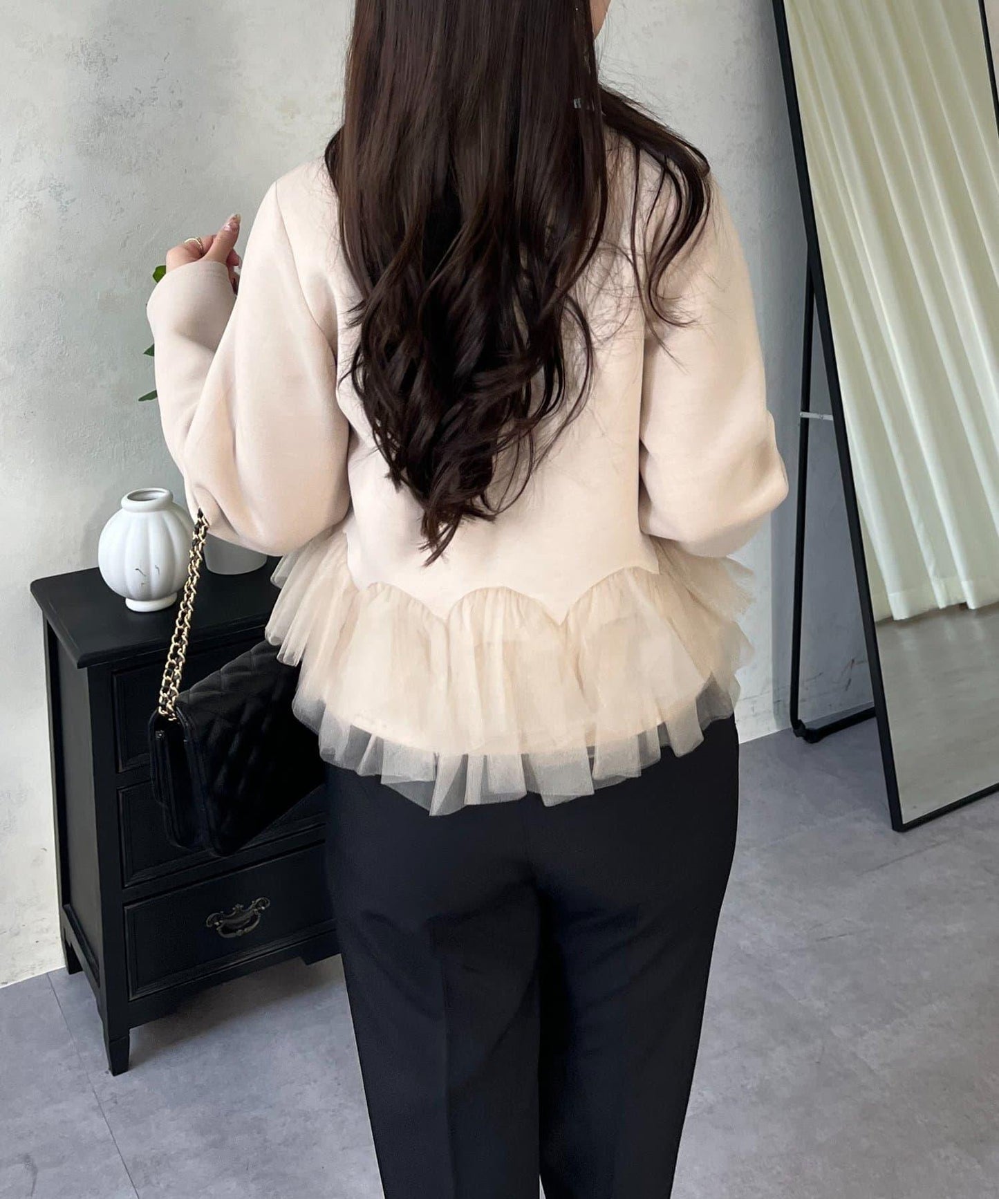 281102087