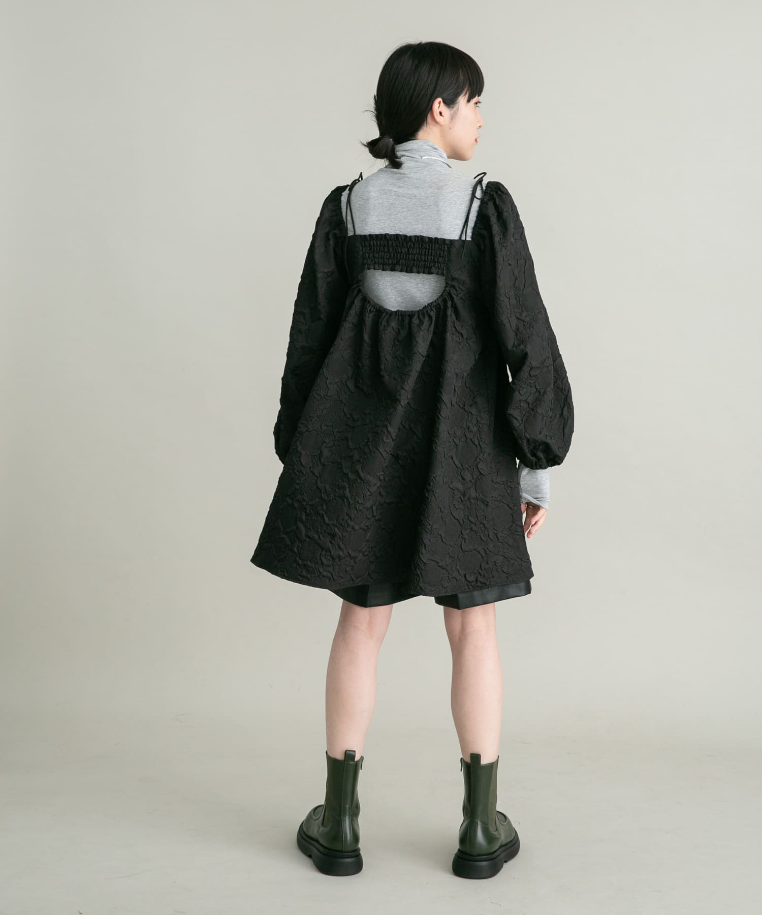 102549618