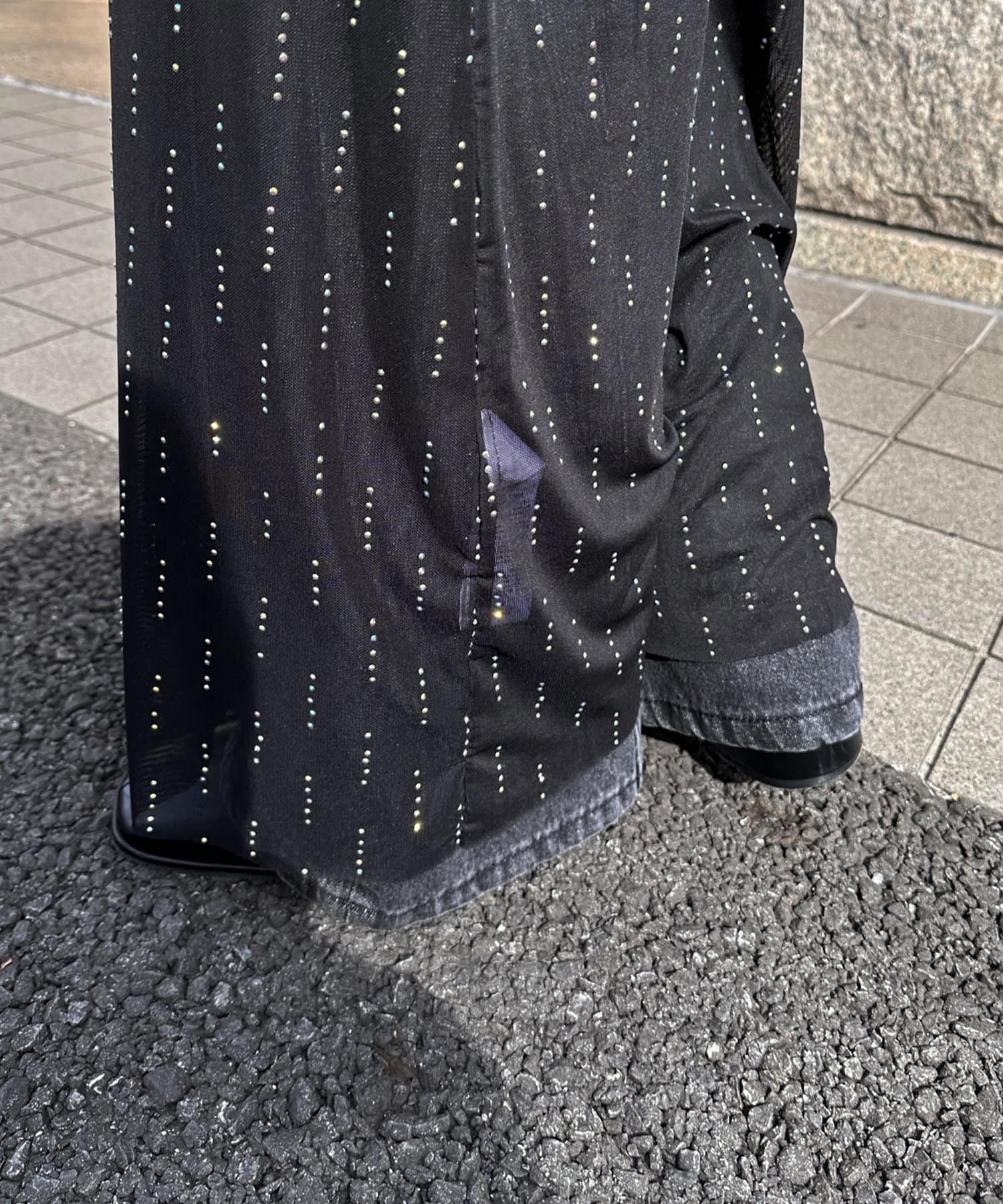 100695530