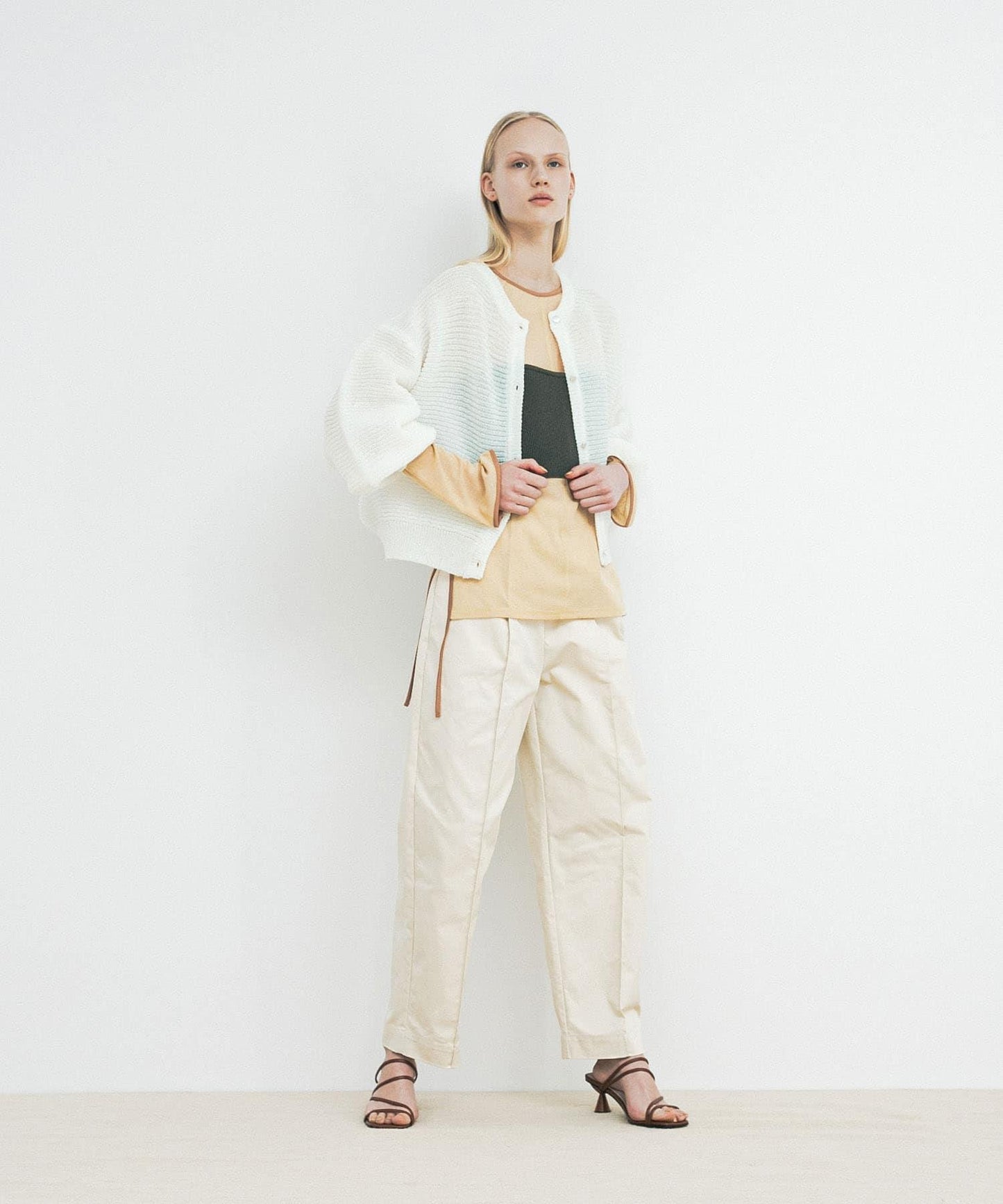 166021304