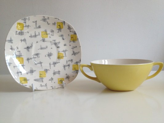 100988425