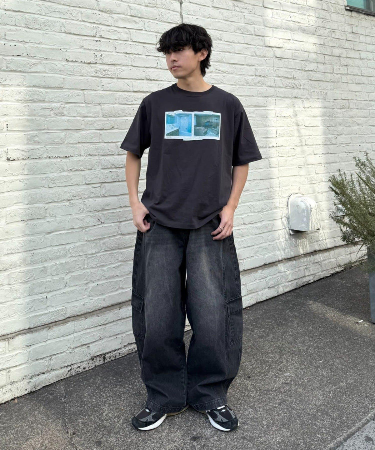 284621907