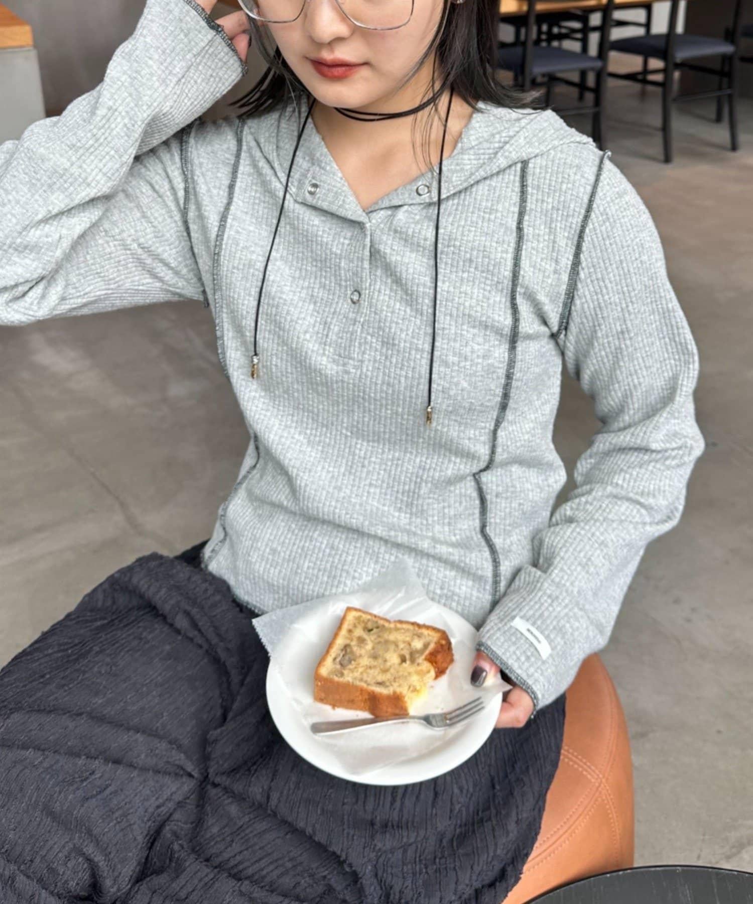 163043409