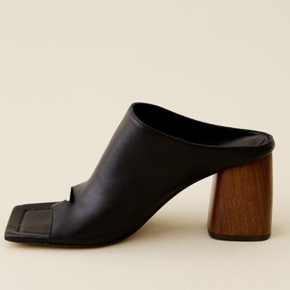 153017895