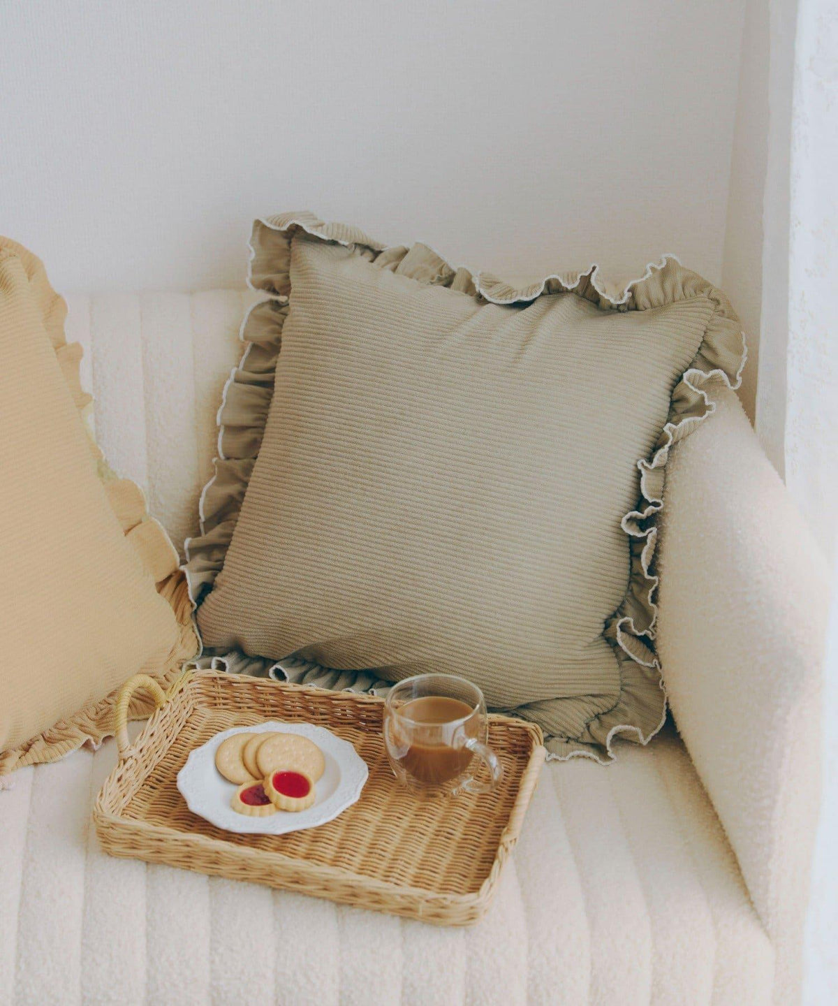 173644733