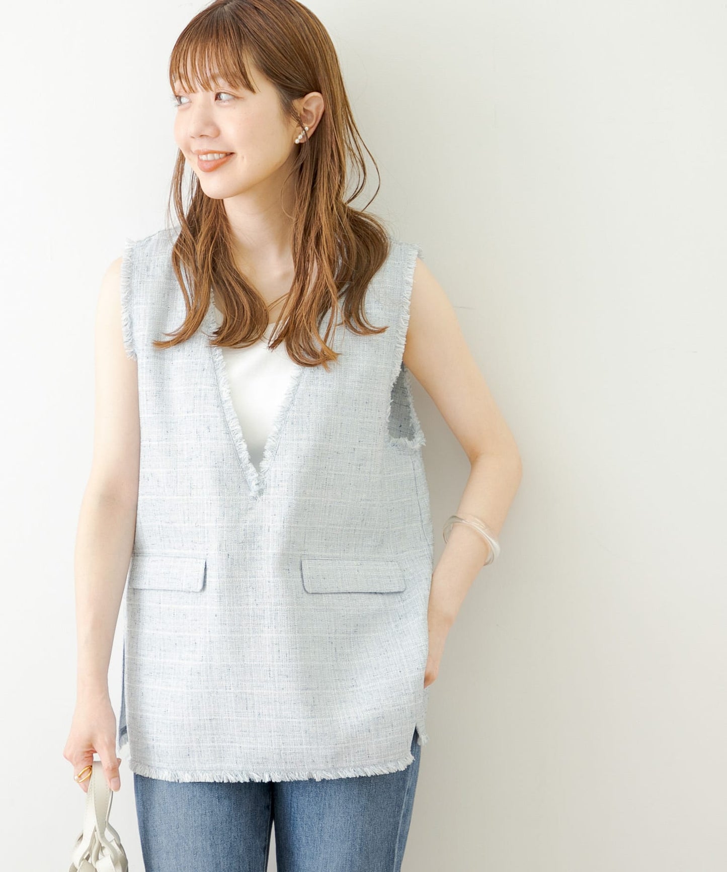 98600083