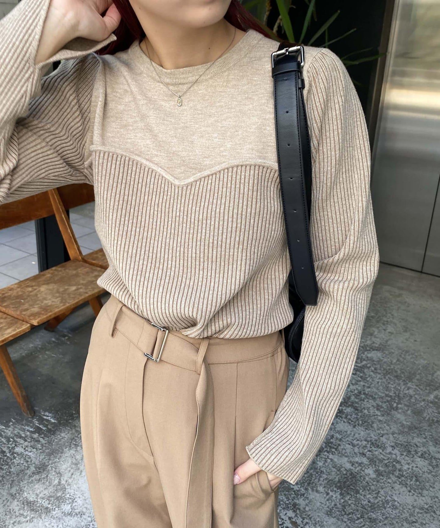 104684082