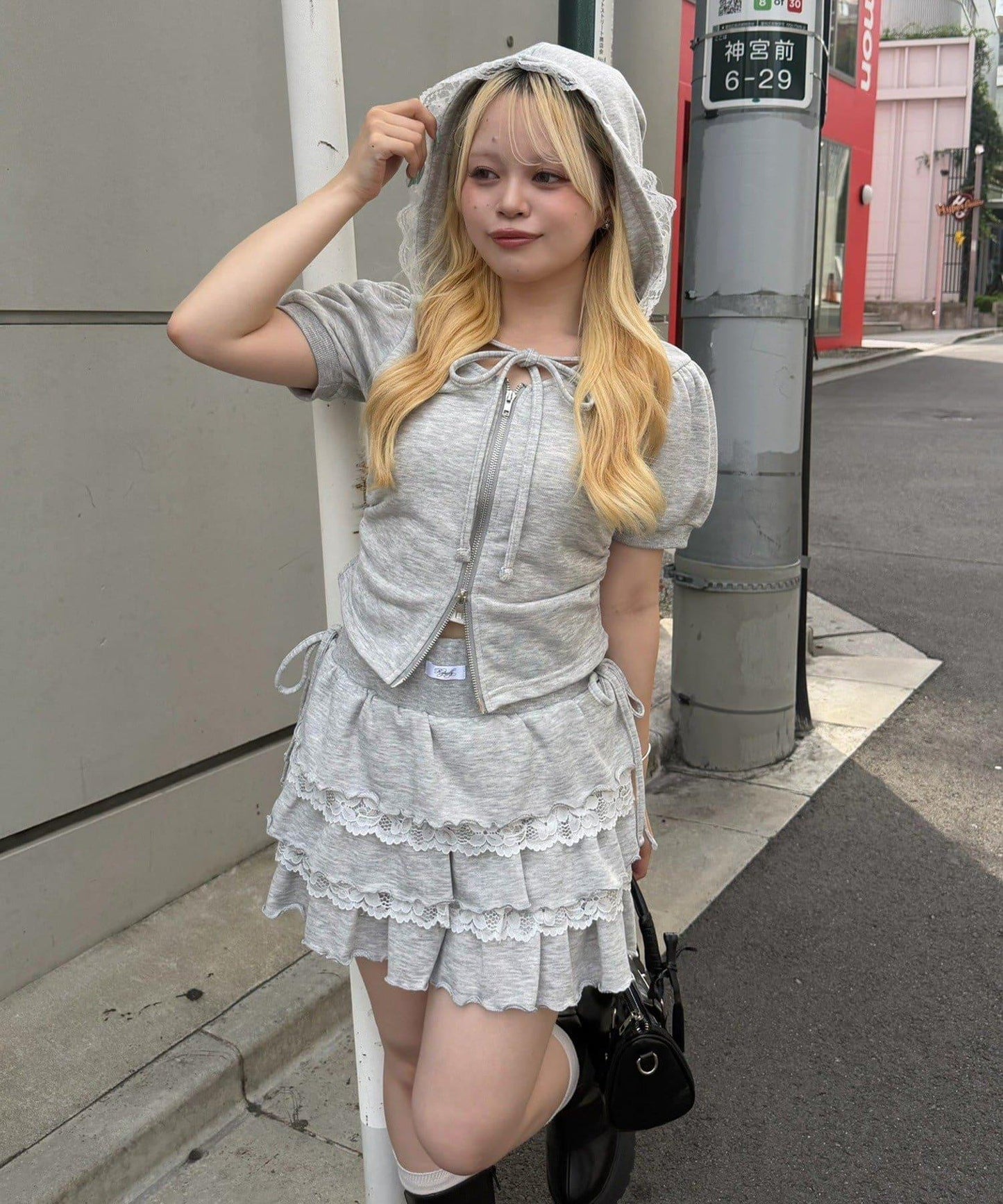 172073124