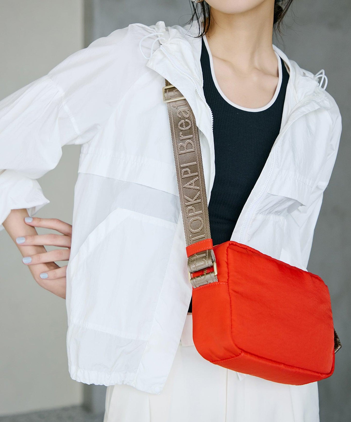 162252996