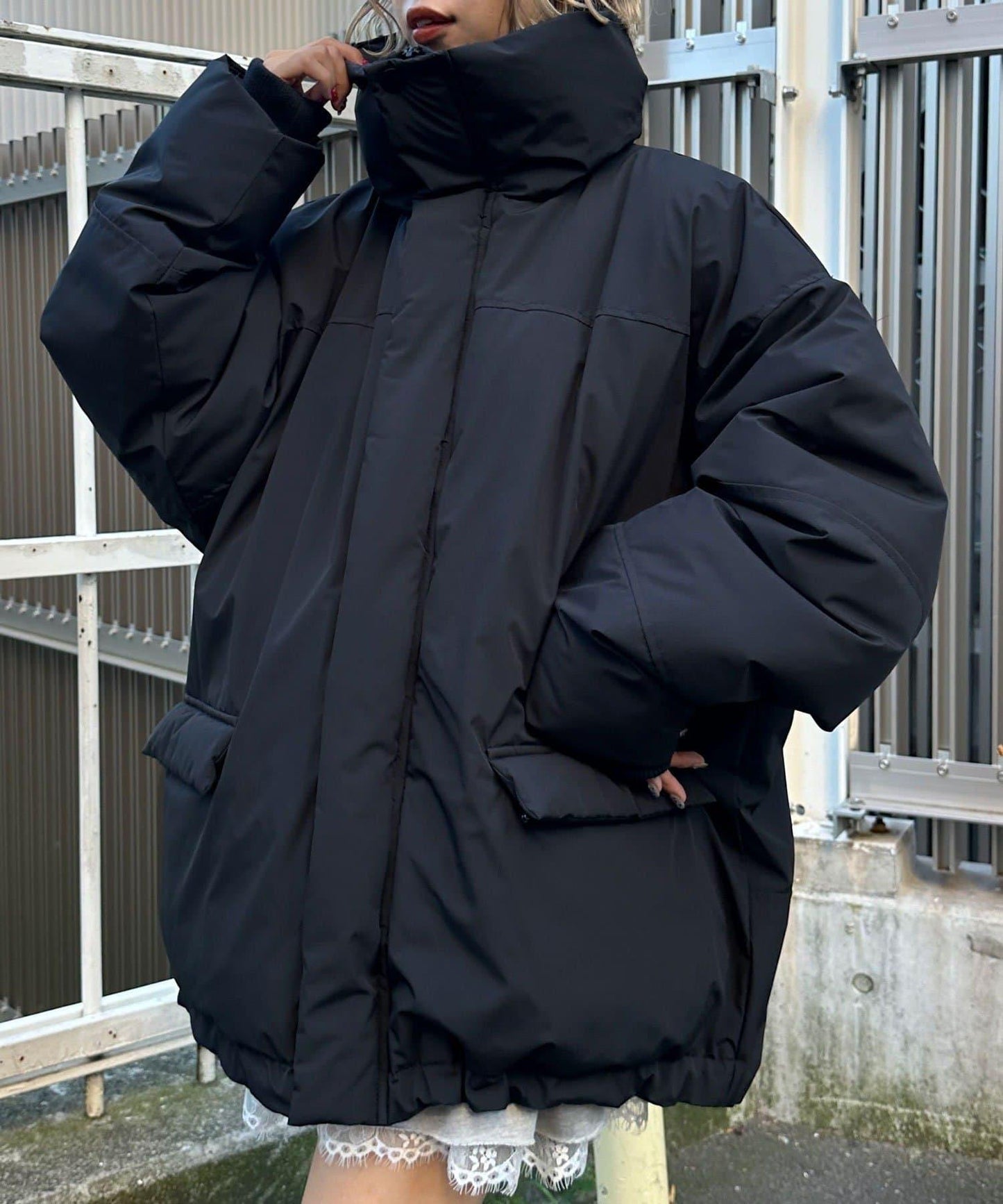 166915977