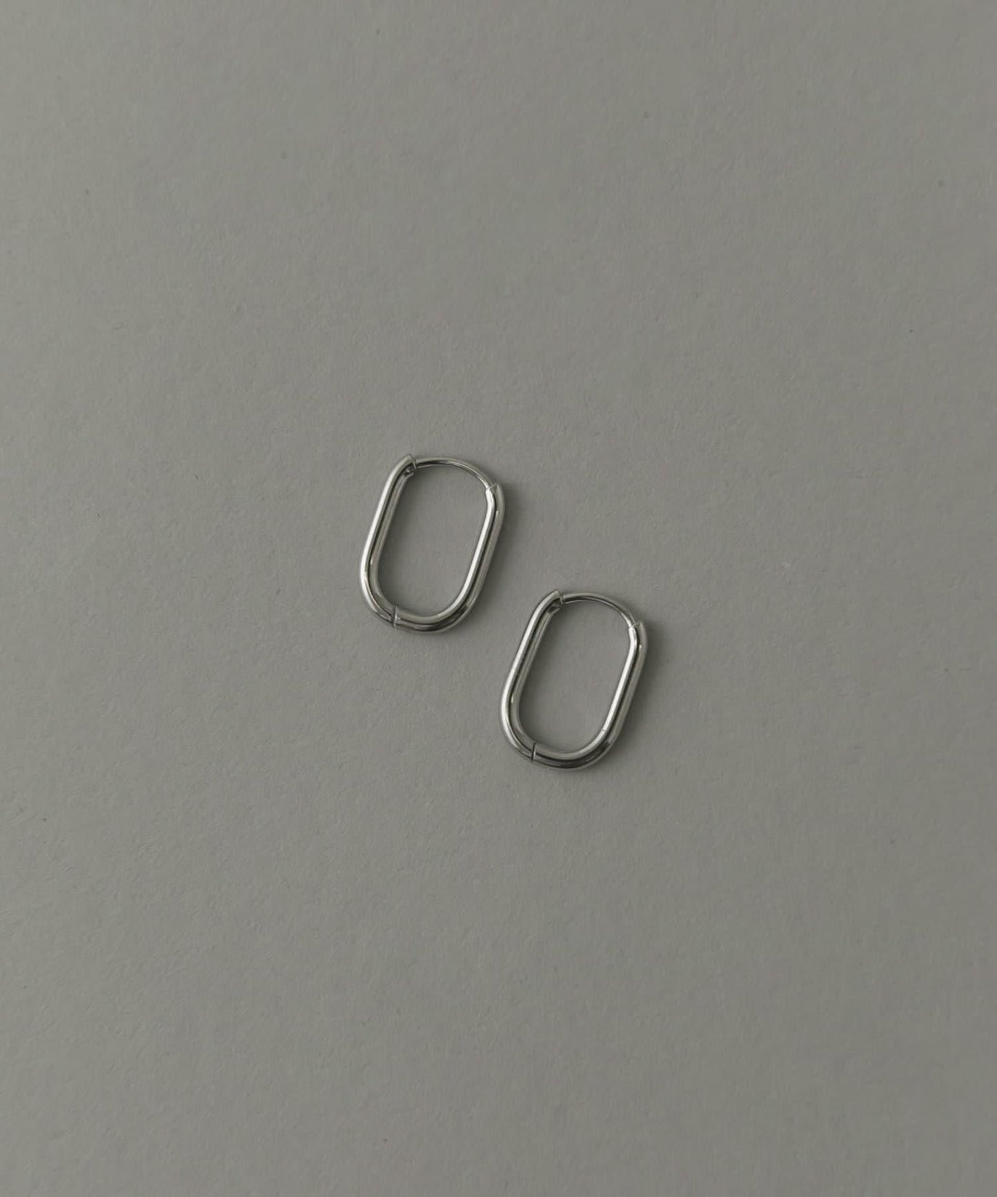 153878137