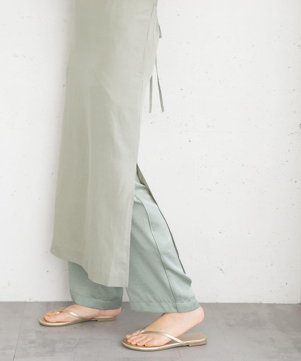 269427081