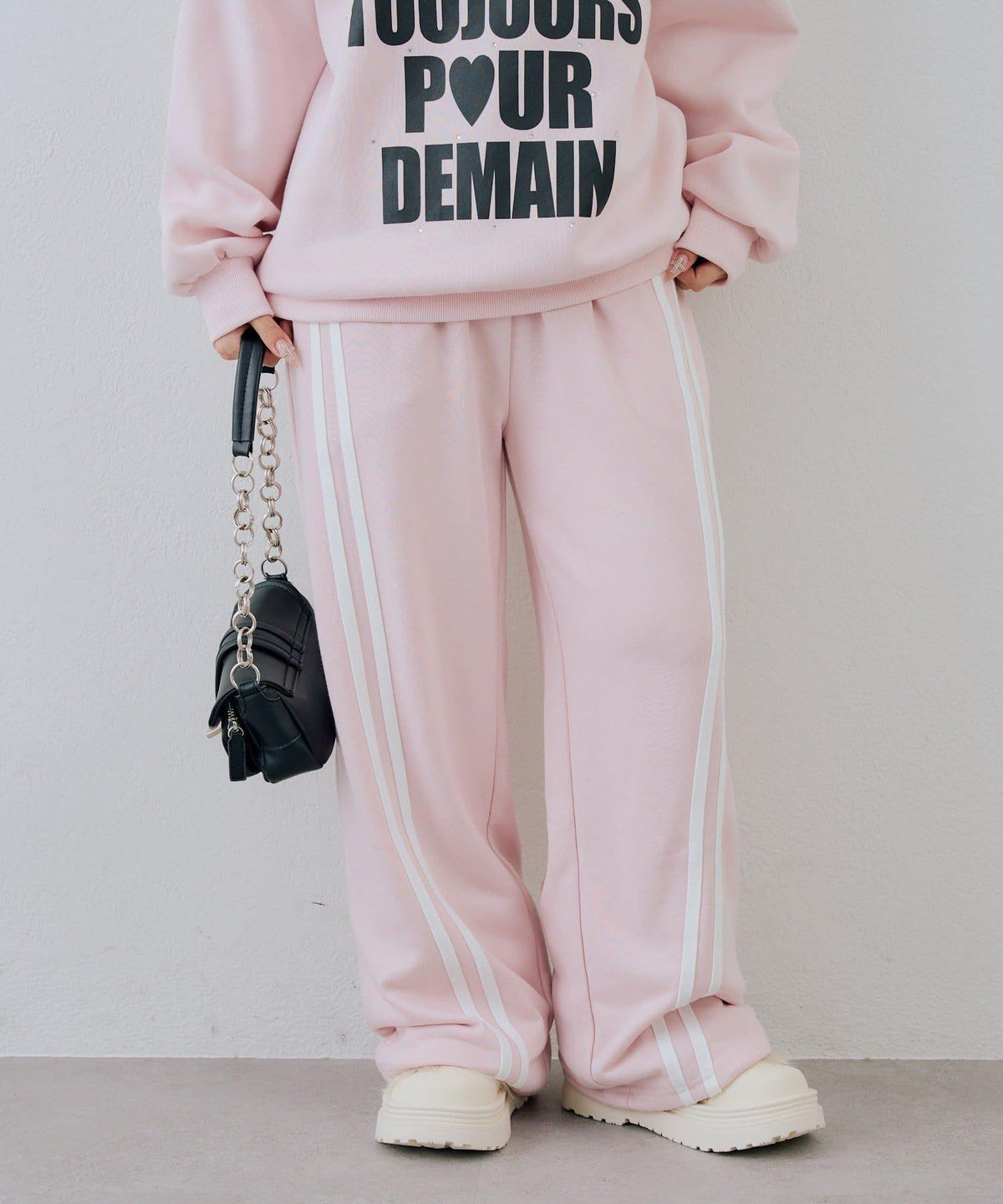 173771562
