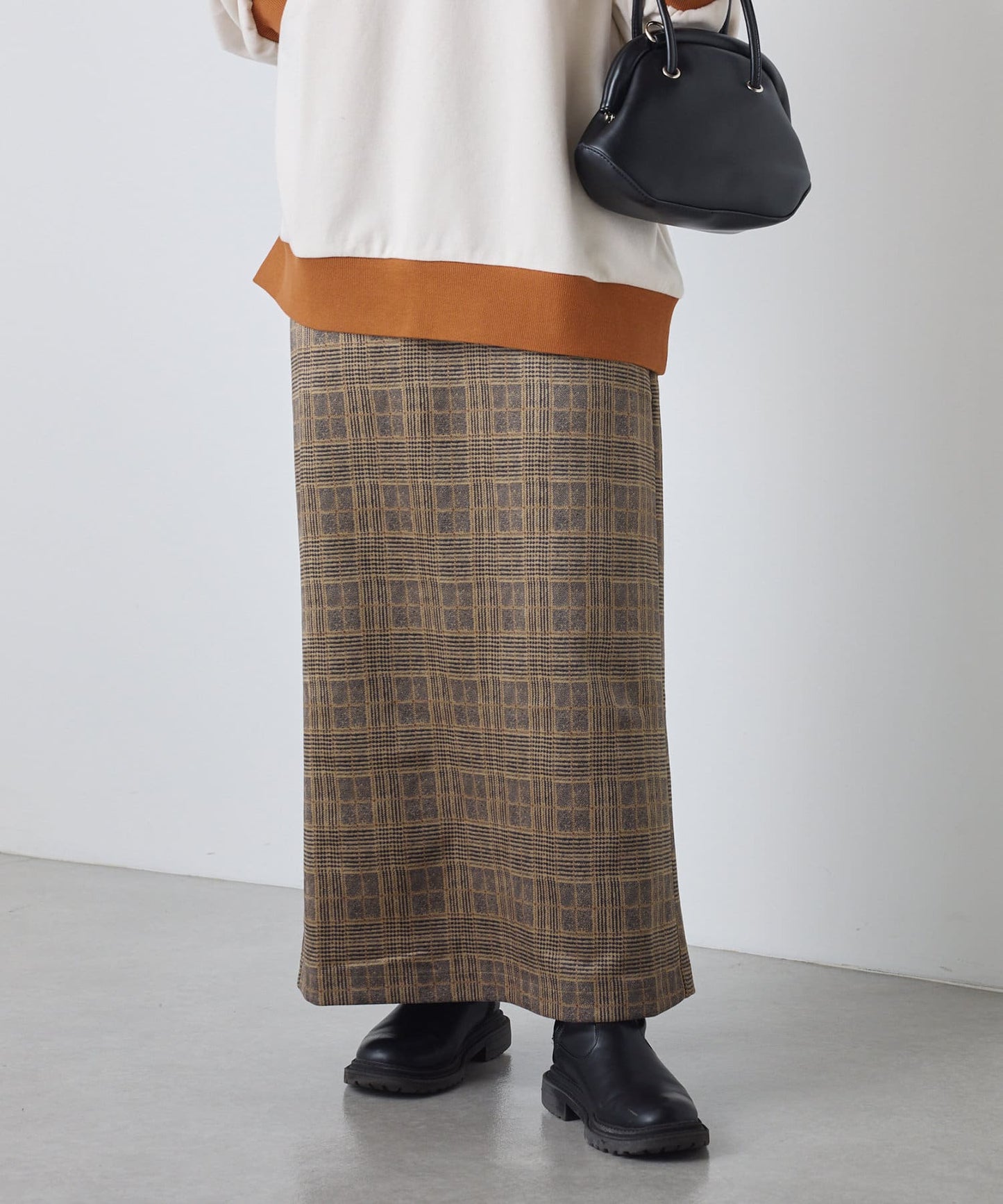 102813854