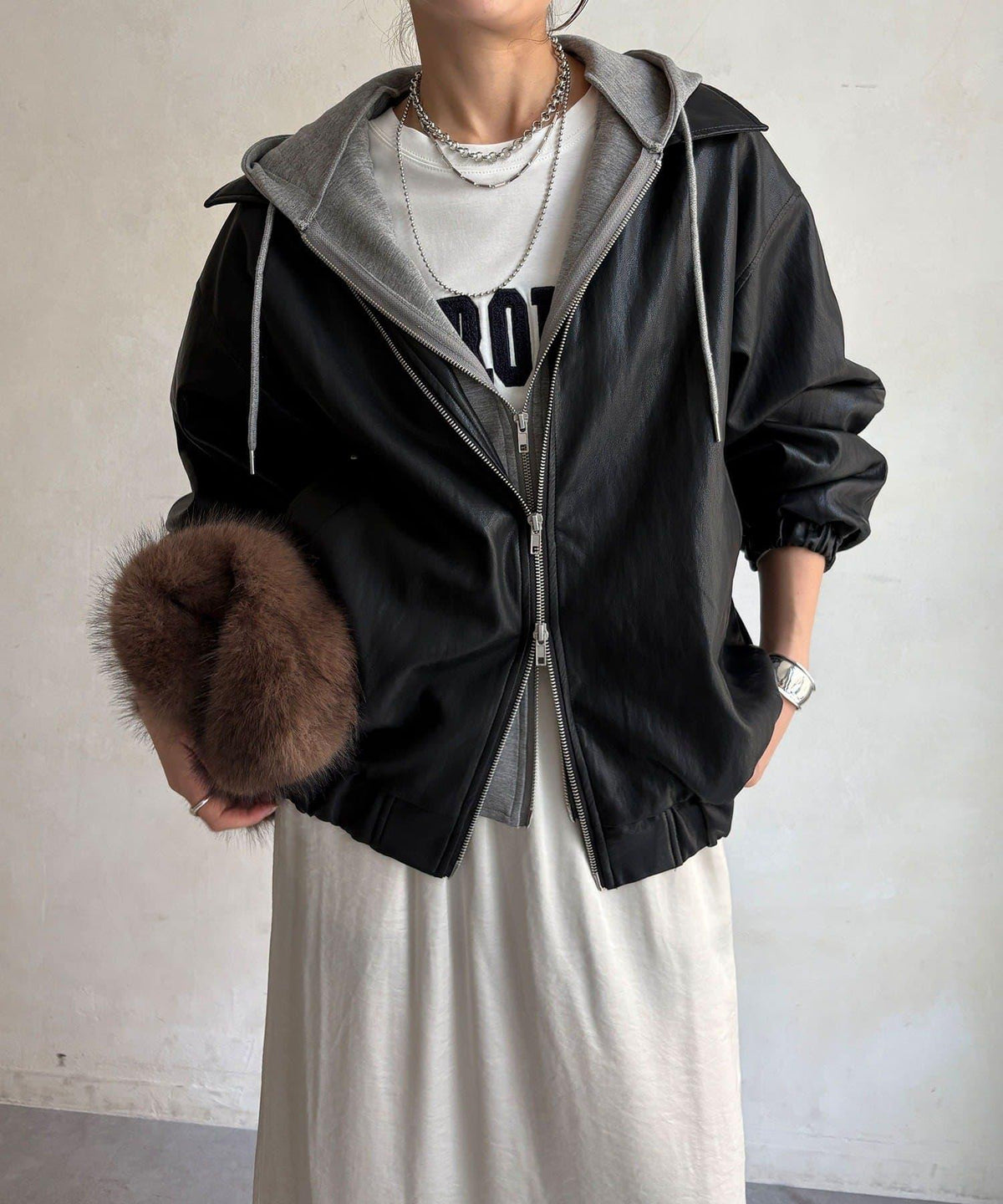 173643061