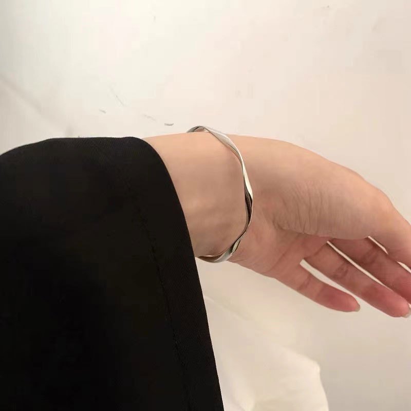 100645247