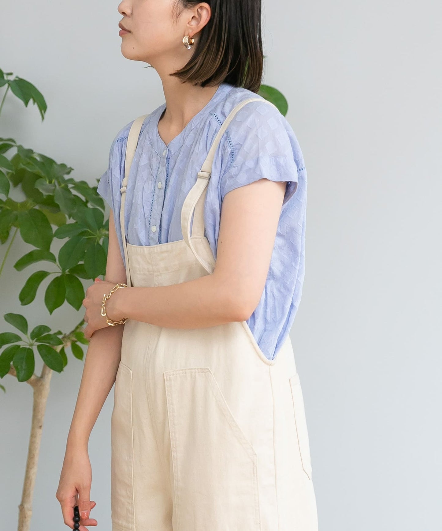 99030810